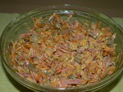 Салат с фасоли и кириешки с Салат с фасоли и кириешки с