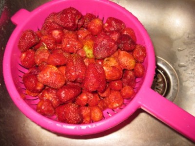 Клубничная подливка с целыми ягодами( заморозка) 392815