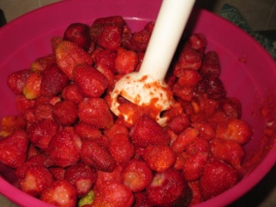 Клубничная подливка с целыми ягодами( заморозка) 392818