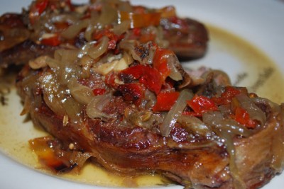 Аппетитная баранина с луком на сковороде – пошаговый рецепт приготовления с фото