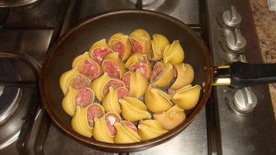 Ракушки с фаршем на сковороде: рецепт с фото пошагово