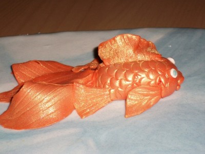 Золотая рыбка из конфет: 2 мастер-класса