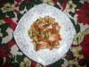 Салат с курочкой, маринованным луком и паприкой