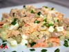 Салат с тунцом, картофелем и зеленым горошком