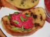 Свекольный мусс с рикоттой и гренками